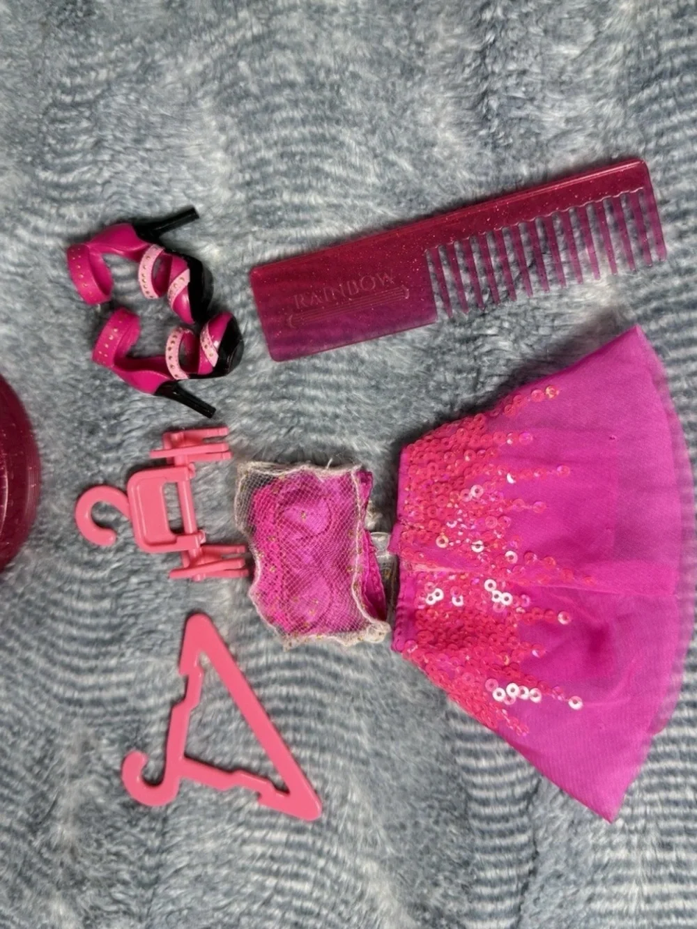 MGA RAINBOW HIGH Fashion Doll Stella Monroe Fuchsia Pink Hair W/ Outfit 11”